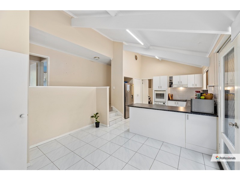 42 Cassandra Street, Chapel Hill QLD 4069