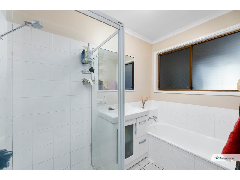 42 Cassandra Street, Chapel Hill QLD 4069