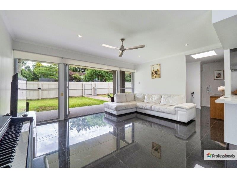 1 Glenella Street, The Gap QLD 4061