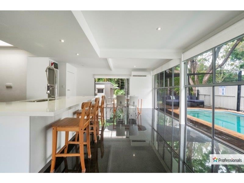 1 Glenella Street, The Gap QLD 4061