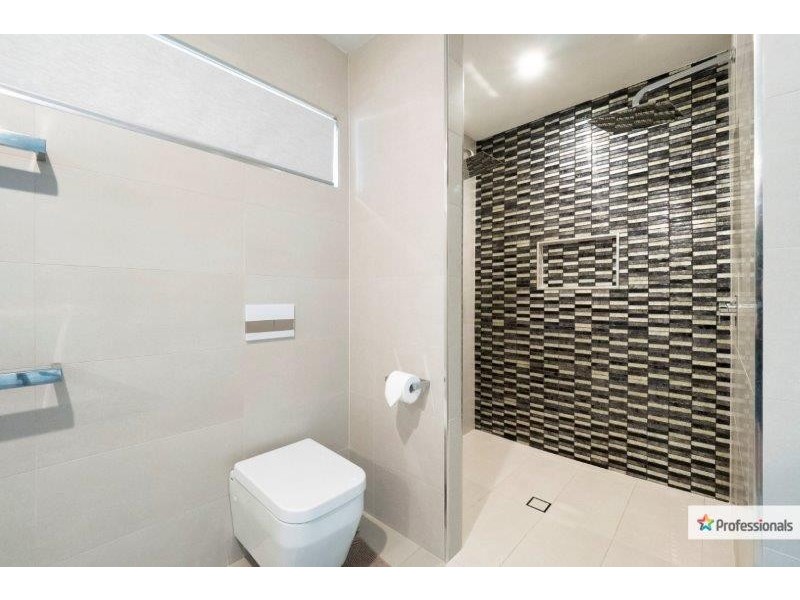 1 Glenella Street, The Gap QLD 4061