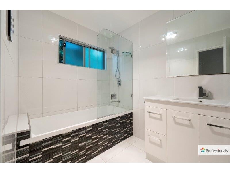 1 Glenella Street, The Gap QLD 4061