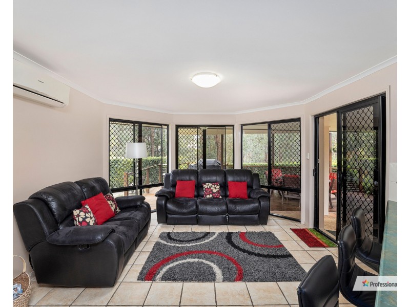 166 Saraband Drive, Eatons Hill QLD 4037