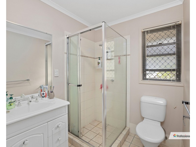 166 Saraband Drive, Eatons Hill QLD 4037
