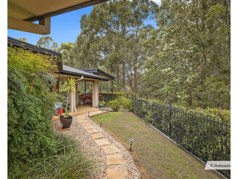 166 Saraband Drive, Eatons Hill QLD 4037