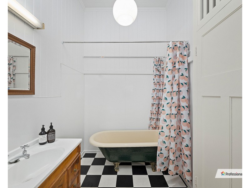 117 Waterworks Road, Ashgrove QLD 4060