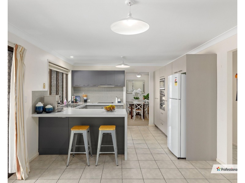 6 Ballinger Crescent, Albany Creek QLD 4035