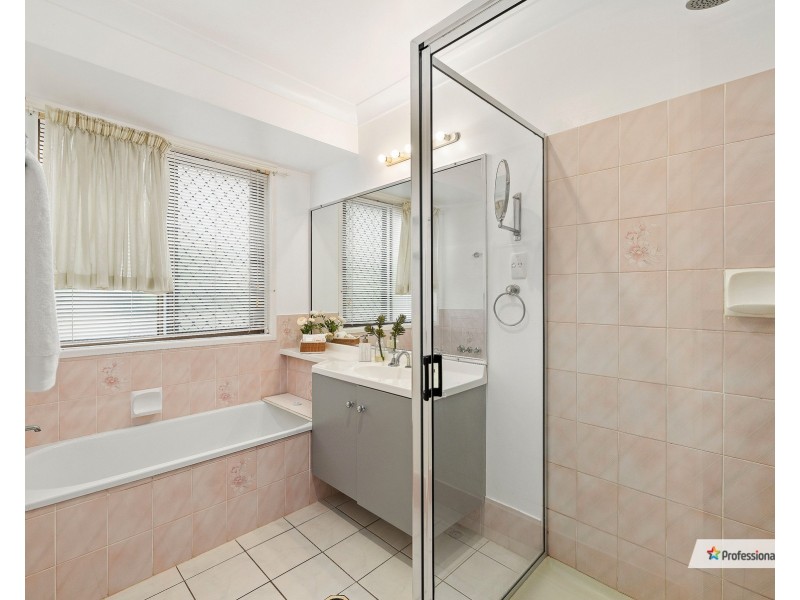 6 Ballinger Crescent, Albany Creek QLD 4035