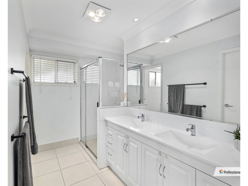 4 Jillaine Street, Everton Hills QLD 4053