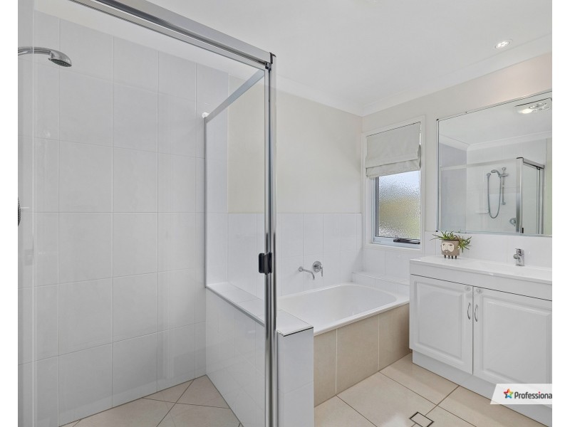 4 Jillaine Street, Everton Hills QLD 4053