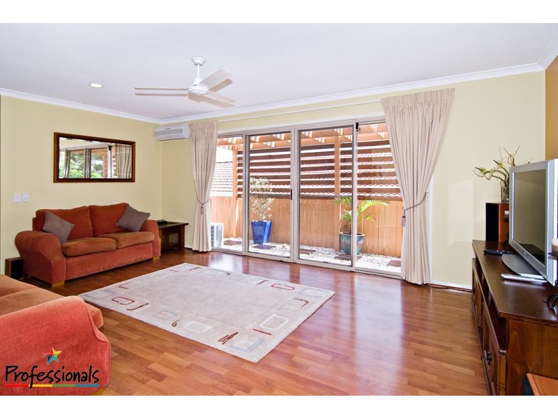 24 Hillenvale Avenue, Arana Hills QLD 4054