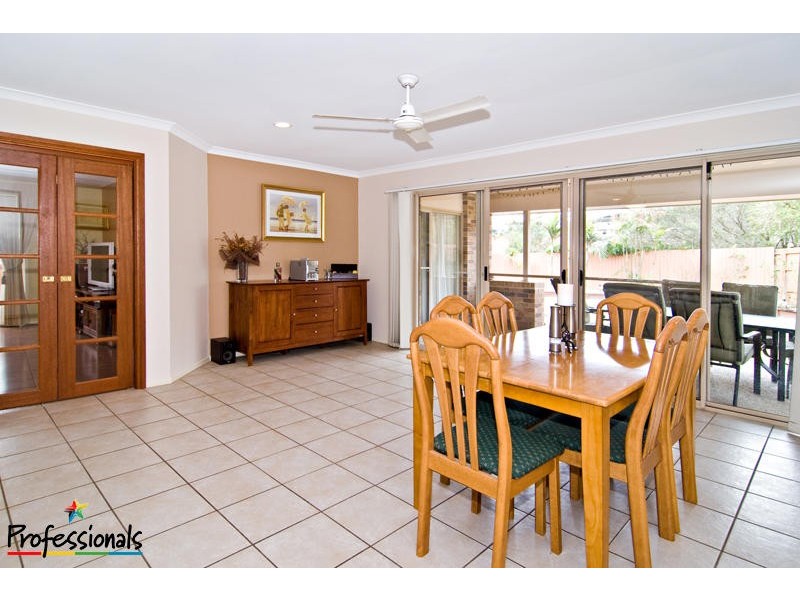 24 Hillenvale Avenue, Arana Hills QLD 4054