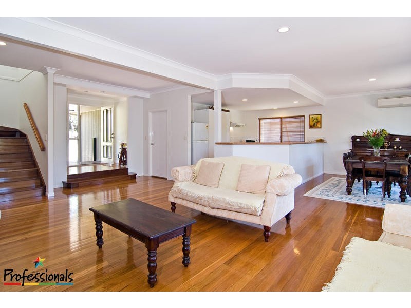 16 Woodburn Place, Ferny Hills QLD 4055