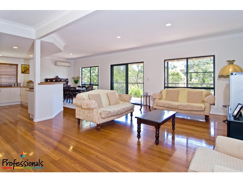16 Woodburn Place, Ferny Hills QLD 4055