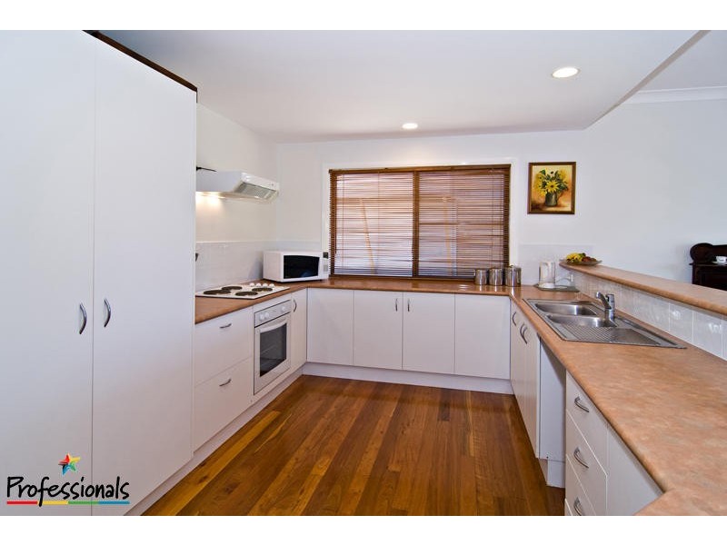 16 Woodburn Place, Ferny Hills QLD 4055