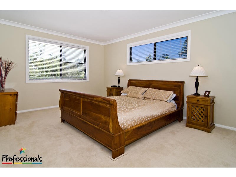 16 Woodburn Place, Ferny Hills QLD 4055