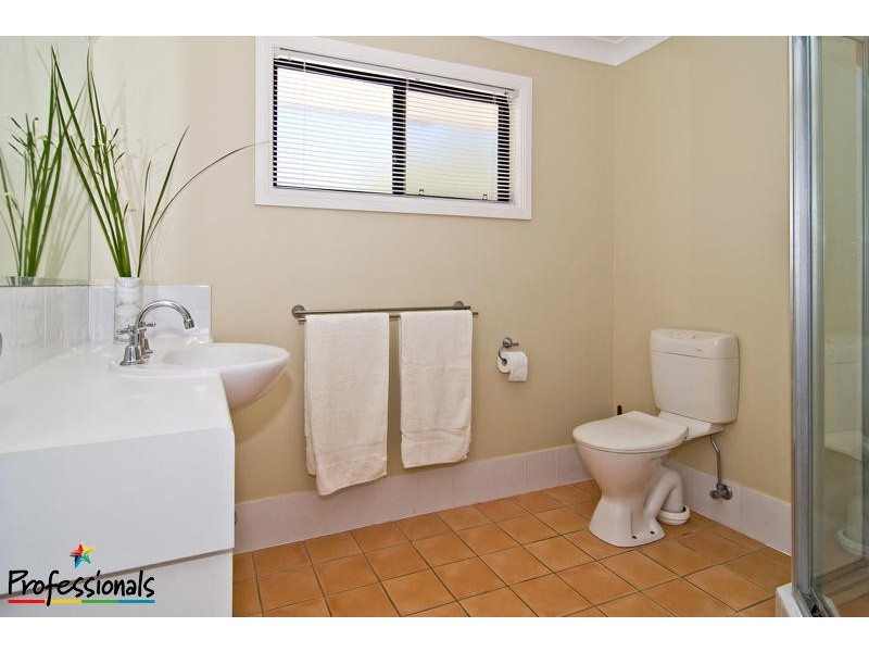 16 Woodburn Place, Ferny Hills QLD 4055