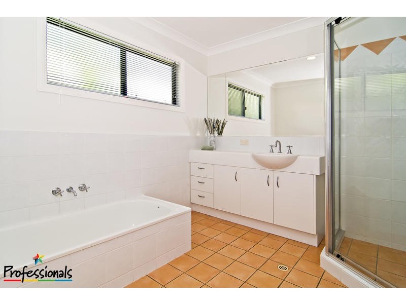16 Woodburn Place, Ferny Hills QLD 4055