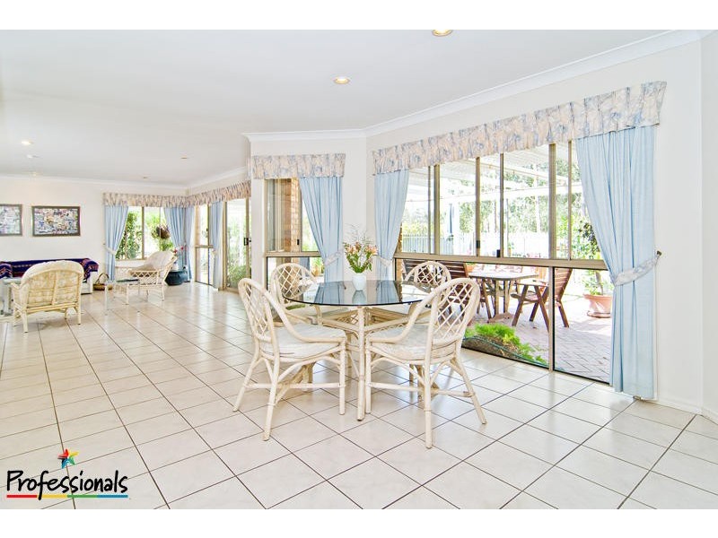 3 Peppermint Drive, Cashmere QLD 4500