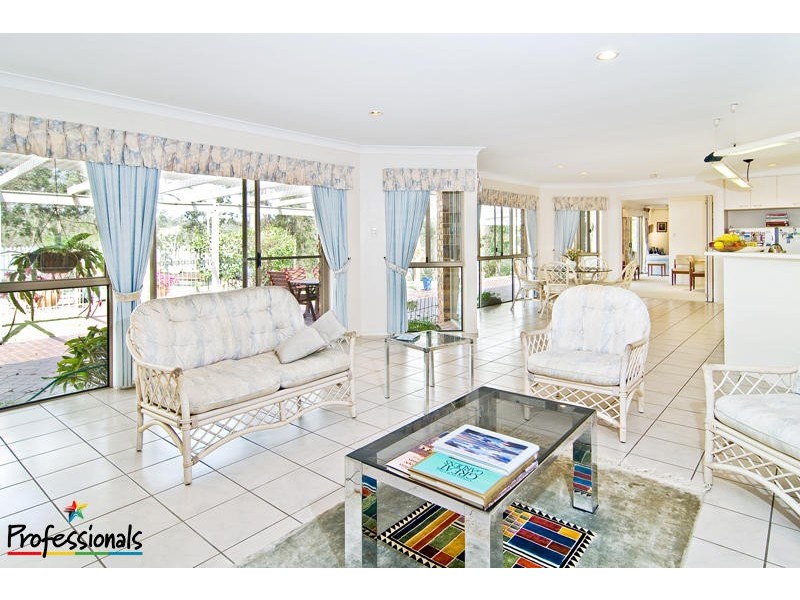 3 Peppermint Drive, Cashmere QLD 4500