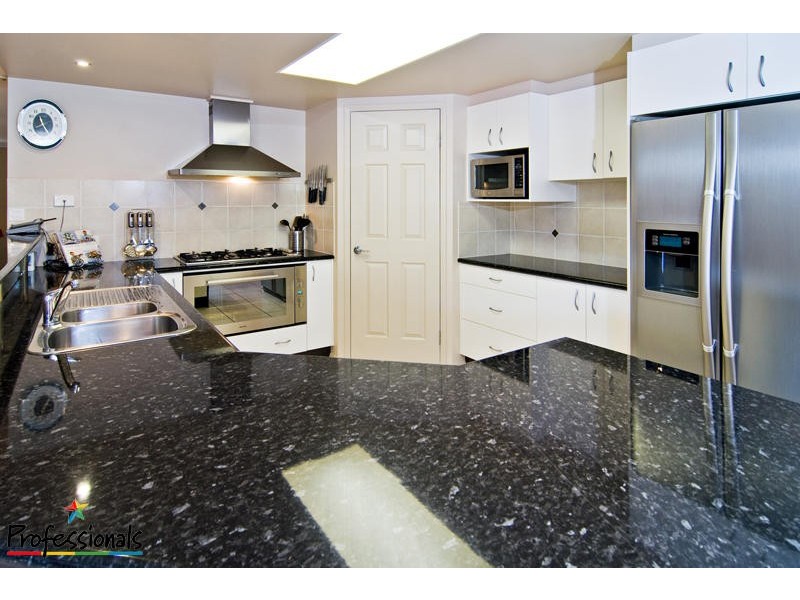 11 Quandong Crescent, Arana Hills QLD 4054