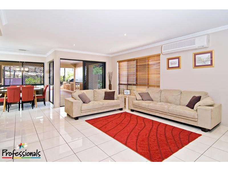 11 Quandong Crescent, Arana Hills QLD 4054