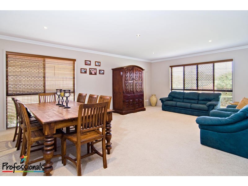 11 Quandong Crescent, Arana Hills QLD 4054