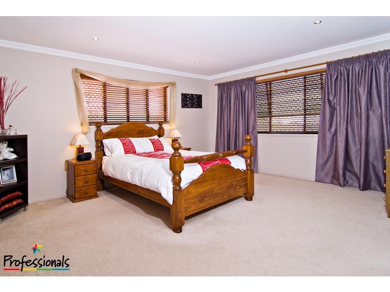 11 Quandong Crescent, Arana Hills QLD 4054