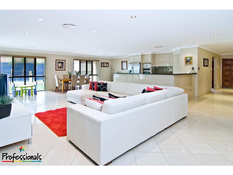 2 Quandong Crescent, Arana Hills QLD 4054
