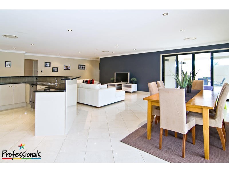 2 Quandong Crescent, Arana Hills QLD 4054