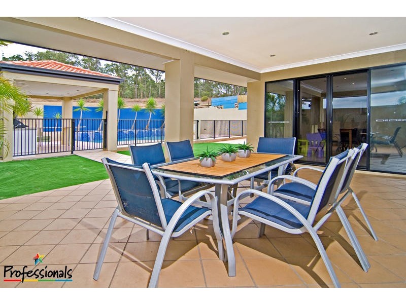 2 Quandong Crescent, Arana Hills QLD 4054