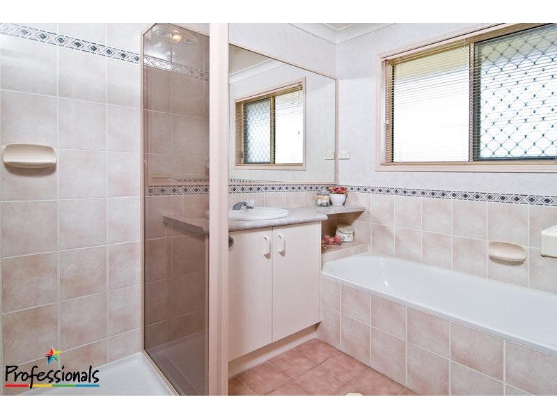 24 Mareeba Court, Arana Hills QLD 4054