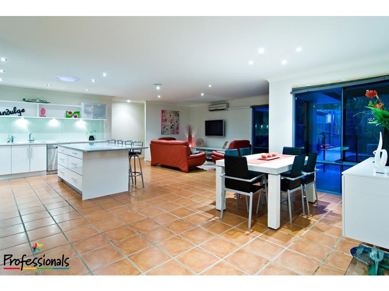 7 De Vito Place, Mcdowall QLD 4053