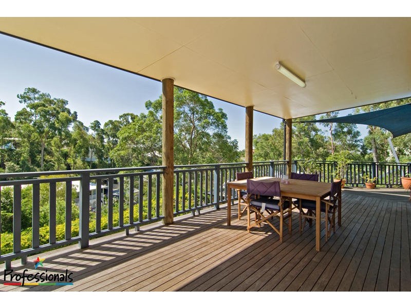 33 Larwood Place, Ferny Hills QLD 4055