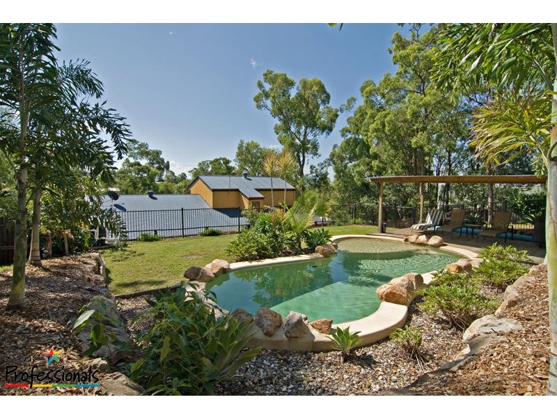 33 Larwood Place, Ferny Hills QLD 4055