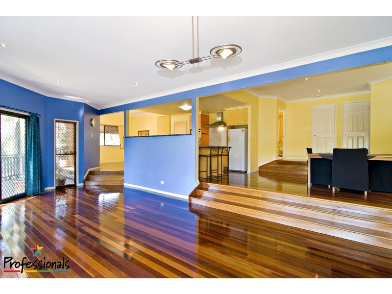 33 Larwood Place, Ferny Hills QLD 4055