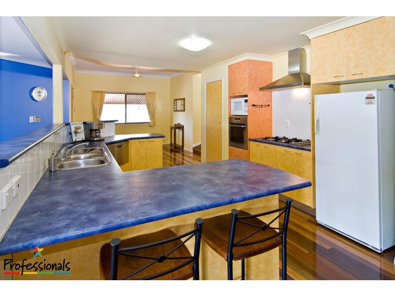 33 Larwood Place, Ferny Hills QLD 4055