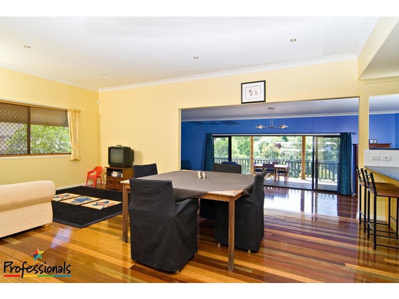 33 Larwood Place, Ferny Hills QLD 4055