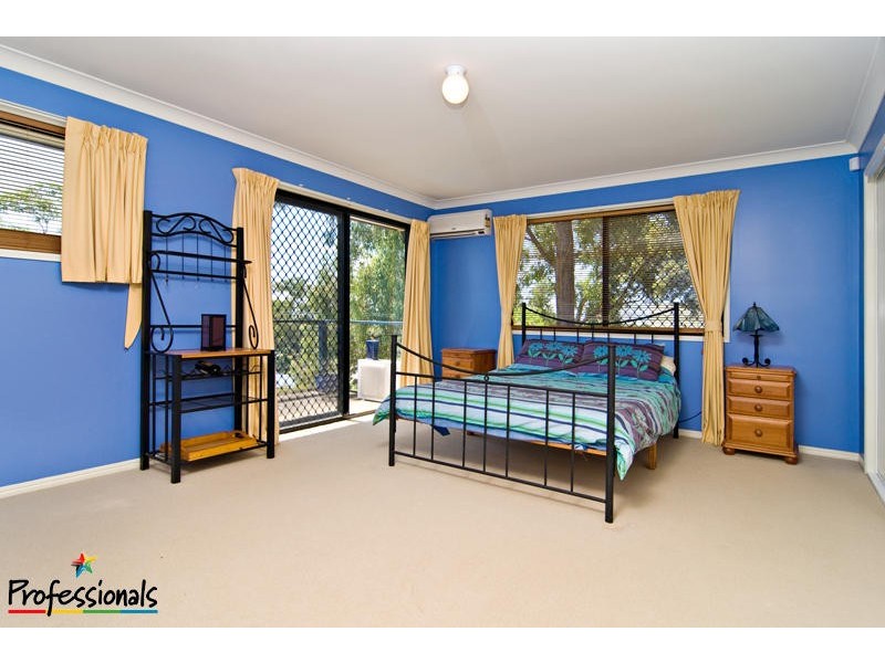33 Larwood Place, Ferny Hills QLD 4055