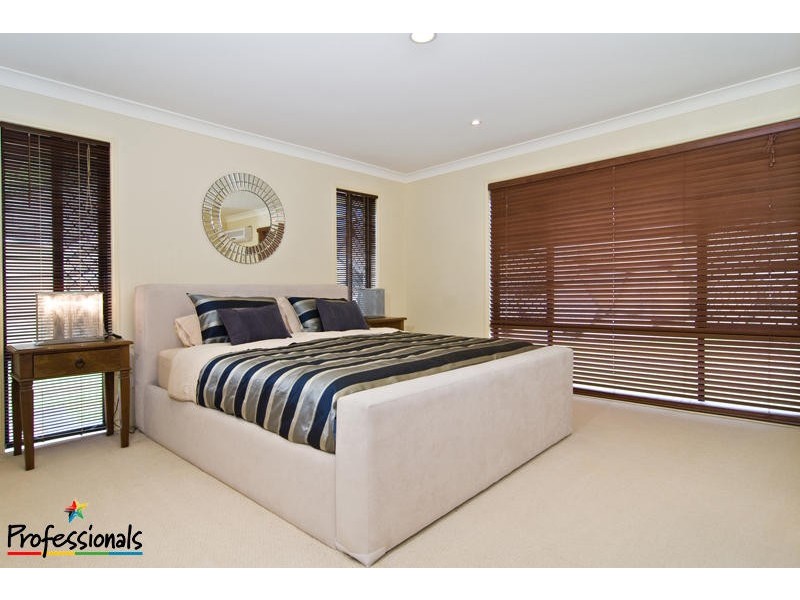 18 De Vito Place, Mcdowall QLD 4053