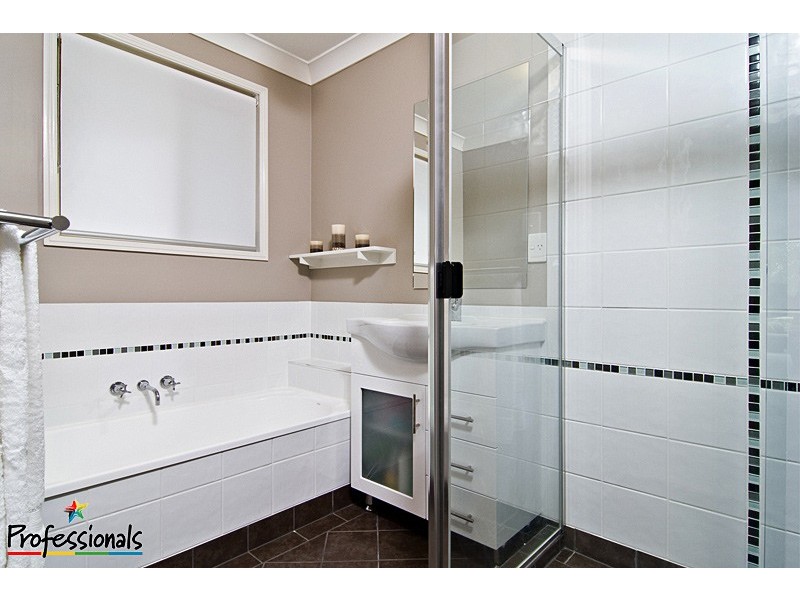 43 Hillenvale Avenue, Arana Hills QLD 4054