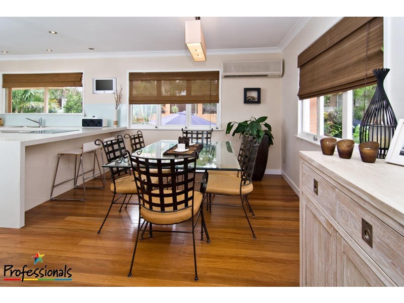 10 Grove Avenue, Arana Hills QLD 4054