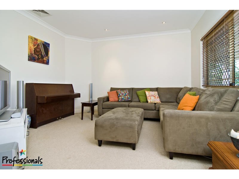 33 Woodburn Place, Ferny Hills QLD 4055