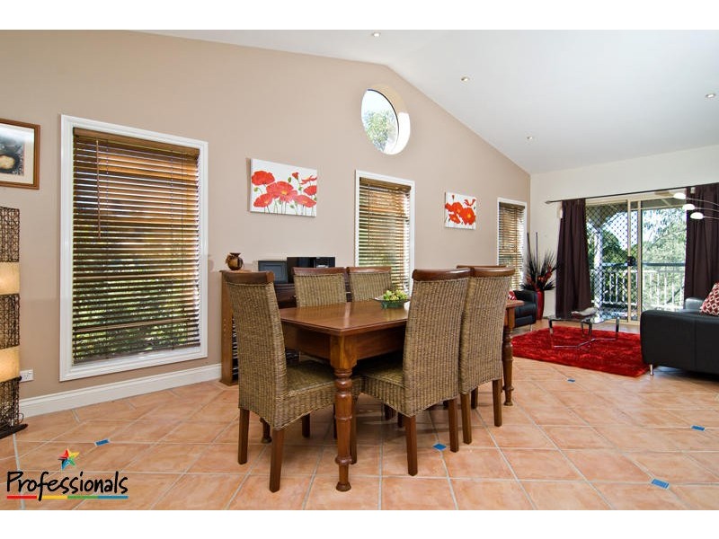33 Woodburn Place, Ferny Hills QLD 4055