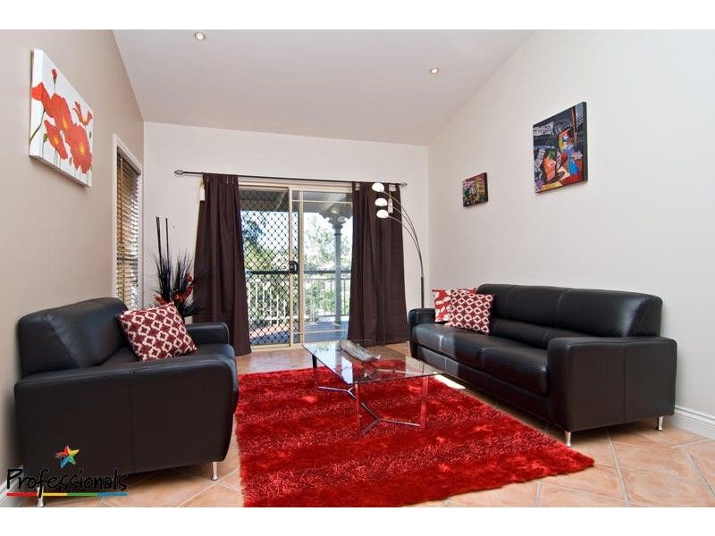 33 Woodburn Place, Ferny Hills QLD 4055