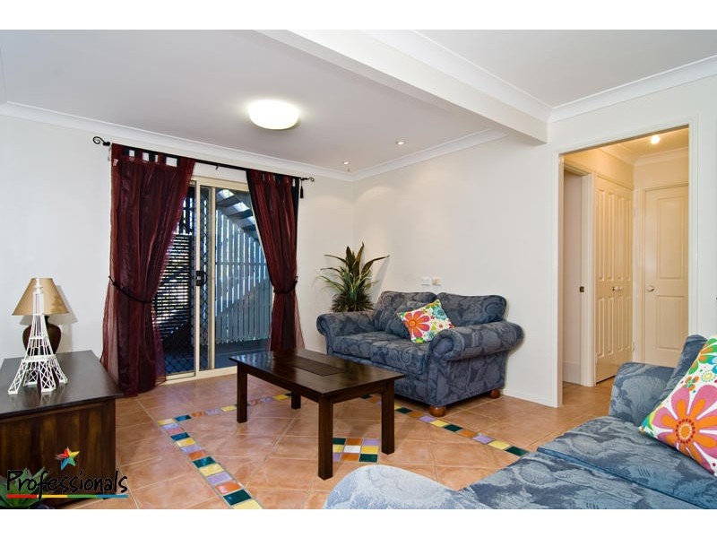 33 Woodburn Place, Ferny Hills QLD 4055