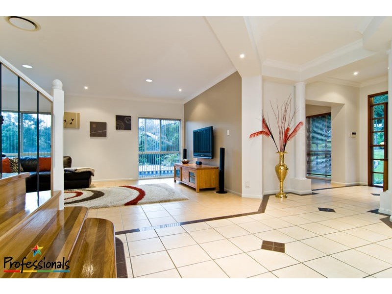 32 Bunya Lake Court, Bunya QLD 4055