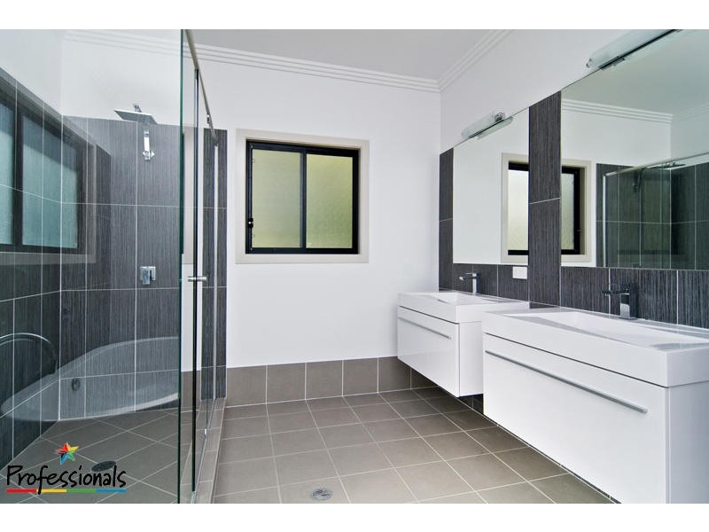 10A Amott Street, Stafford Heights QLD 4053