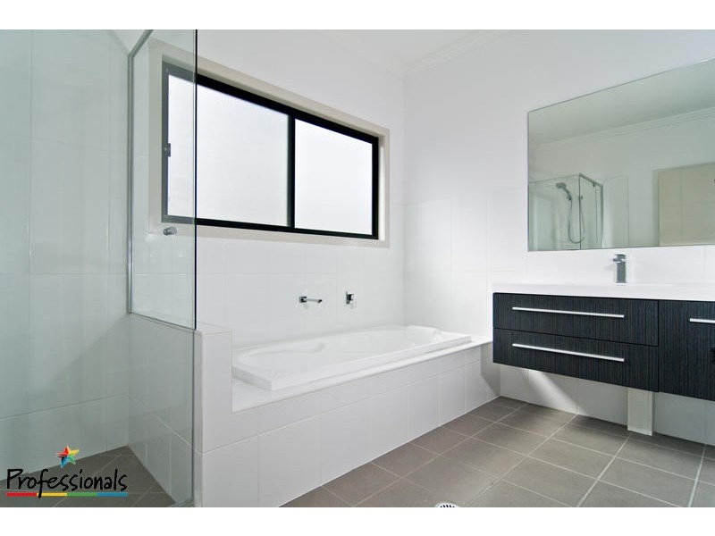 10A Amott Street, Stafford Heights QLD 4053