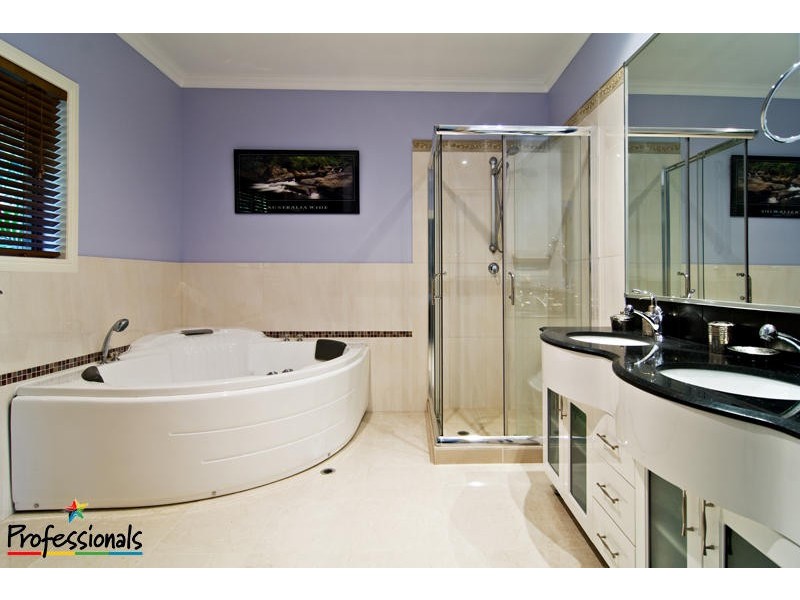 8 Koala Court, Bunya QLD 4055